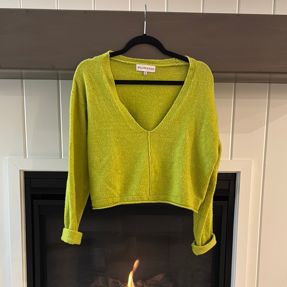 Willow & Wind Green V-Neck Cropped Sweater
